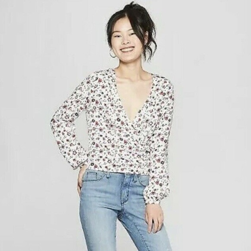 NWT JUNK FOOD Floral Print Long Sleeve Wrap Top M - Picture 1 of 3
